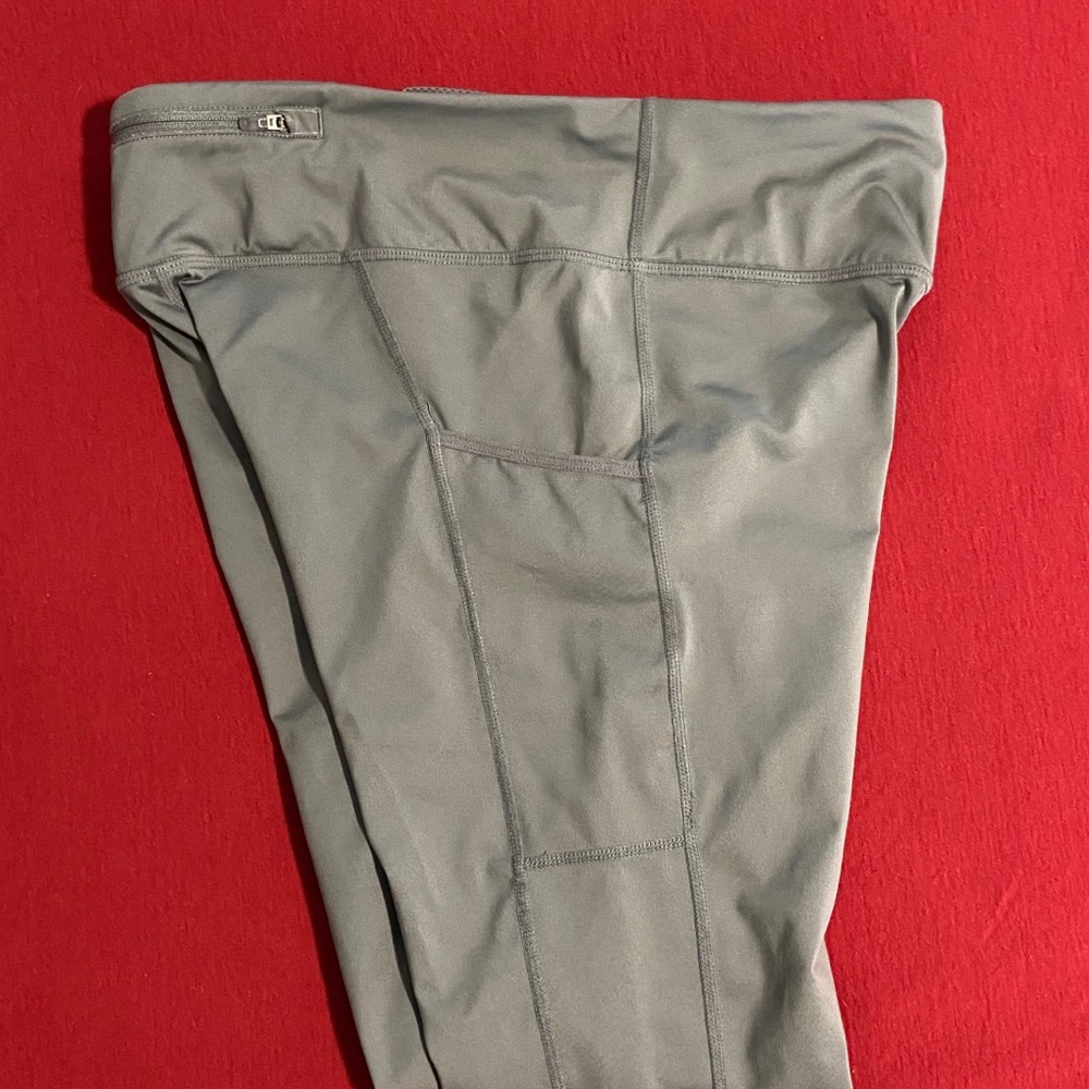 Nike Dri-Fit Capri Leggings - Picture 3 of 4